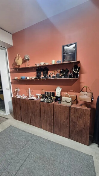 Local commercial dans Paris à louer - Photo intérieure – Image 2 sur 5