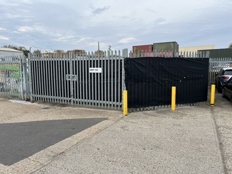 Askew Farm Ln, Grays à louer - Photo de l’immeuble – Image 2 sur 3