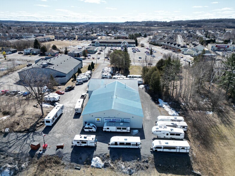 2724 Laurier St, Clarence-Rockland, ON à vendre - Photo de l’immeuble – Image 3 sur 10
