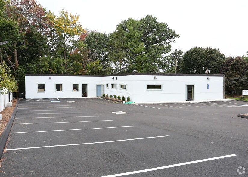 1144 E Main St, Torrington, CT à louer - Photo de l’immeuble – Image 2 sur 9