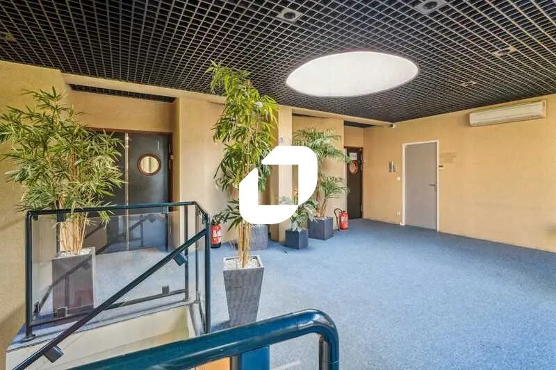 Bureau dans Tremblay-en-France à louer - Photo de l’immeuble – Image 2 sur 11