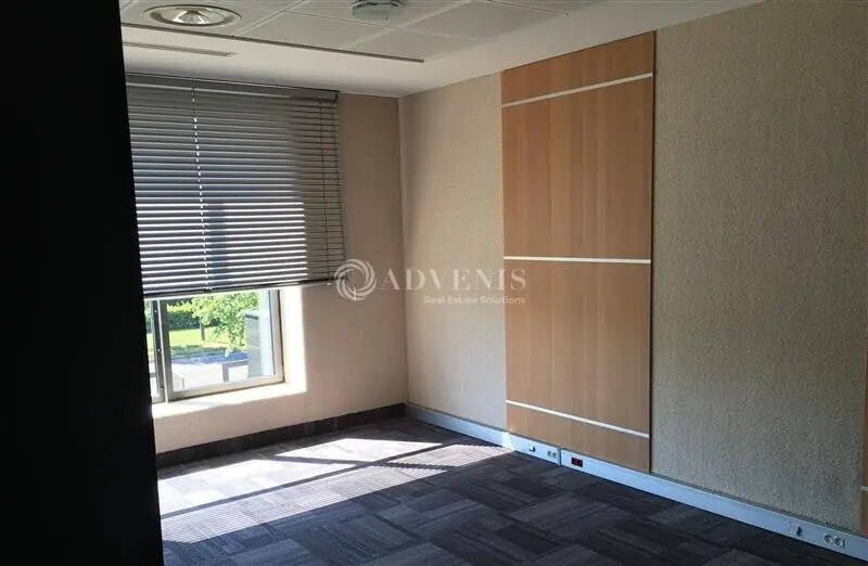 Bureau dans Lieusaint à louer - Photo de l’immeuble – Image 3 sur 5