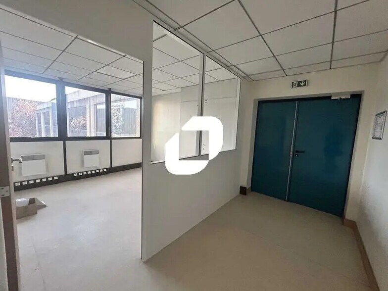 Bureau dans Argenteuil à louer - Photo de l’immeuble – Image 3 sur 9