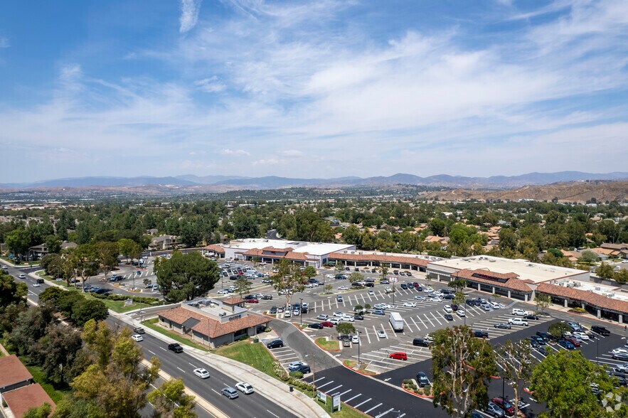 25882 McBean Pky, Valencia, CA à louer - Aérien – Image 3 sur 3