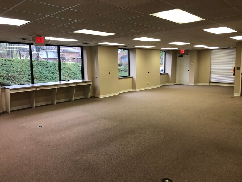 2828 Maplewood Ave, Winston-Salem, NC à vendre - Photo de l’immeuble – Image 3 sur 7