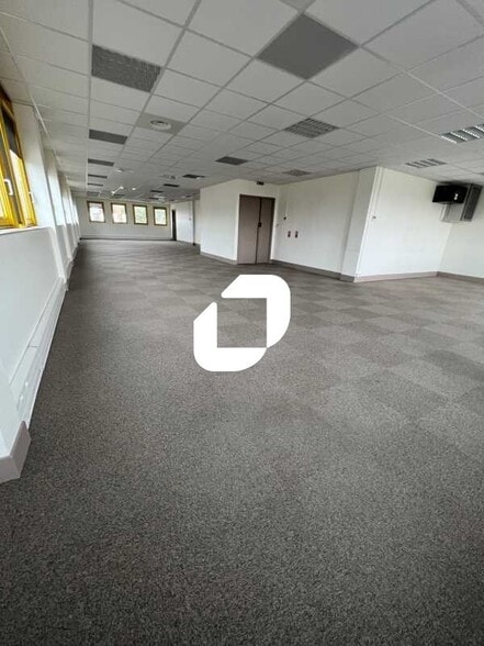 9 Rue Maryse Bastié, Bron à louer - Photo intérieure – Image 2 sur 6