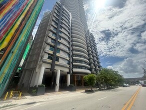 40 SW 13th St, Miami, FL à louer Photo intérieure– Image 1 sur 6