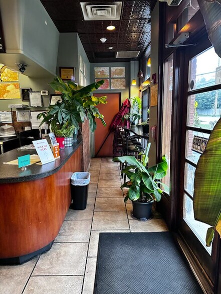 478 Glen Cove Ave, Sea Cliff, NY à vendre - Photo intérieure – Image 2 sur 12