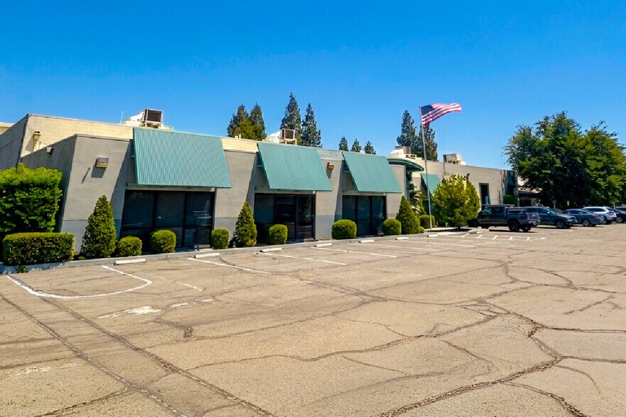 5733 E Shields Ave, Fresno, CA à vendre - Photo de l’immeuble – Image 1 sur 5