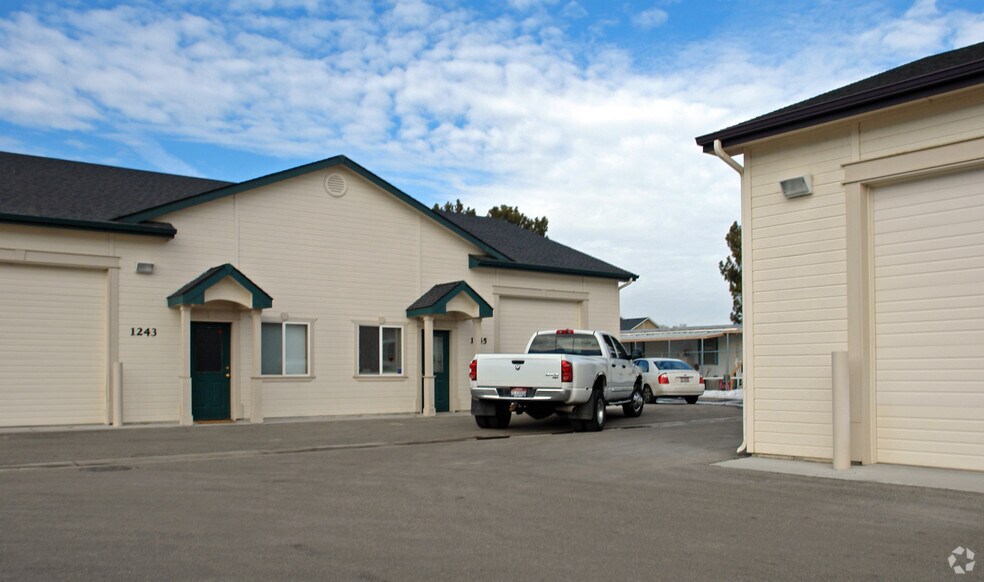 1237-1245 N Midland Blvd, Nampa, ID à louer - Photo de l’immeuble – Image 3 sur 3