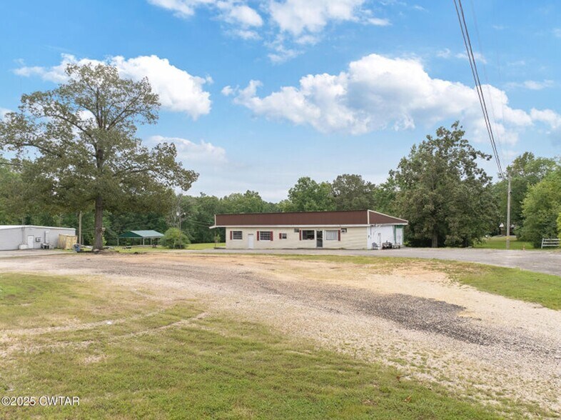660 E Main St, Parsons, TN à vendre - Photo de l’immeuble – Image 2 sur 9