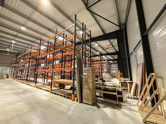 Plus de détails pour Industriel/Logistique à louer