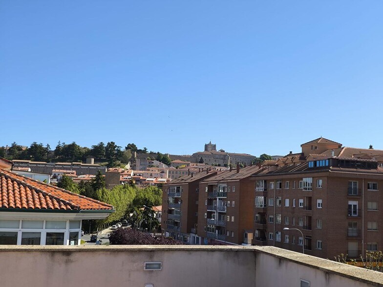 Bureaux/Local commercial dans Ávila, Ávila à louer - Photo de l’immeuble – Image 2 sur 4
