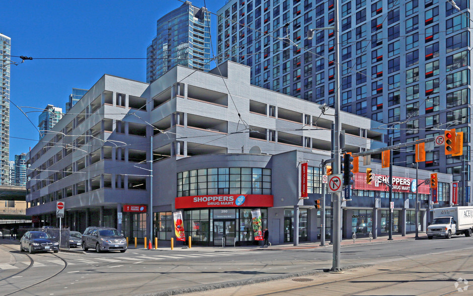 390 Queens Quay W, Toronto, ON à louer - Photo de l’immeuble – Image 3 sur 3