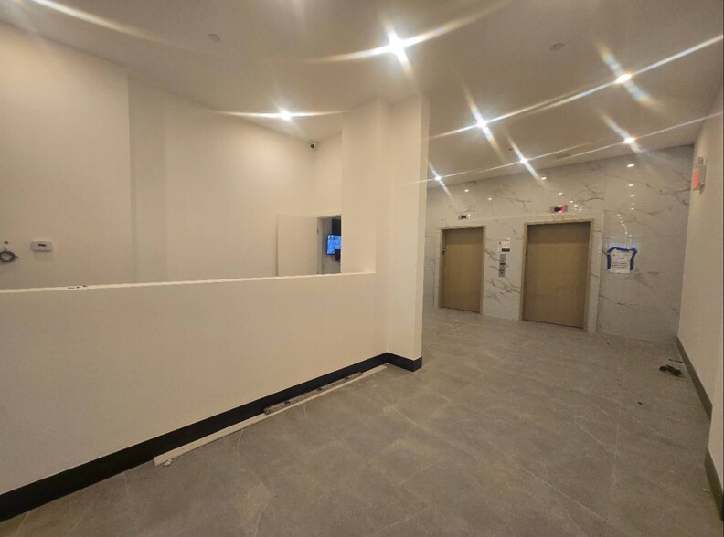 2615 4th St, Astoria, NY à vendre - Photo de l’immeuble – Image 3 sur 11