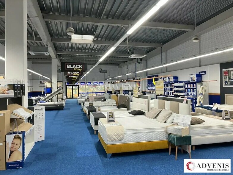 Local commercial dans Saint-André-de-Cubzac à louer - Photo de l’immeuble – Image 3 sur 10