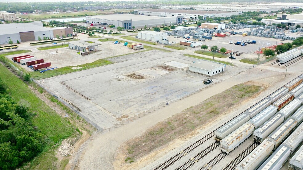 1802 W M St, La Porte, TX à louer - Photo de l’immeuble – Image 3 sur 5