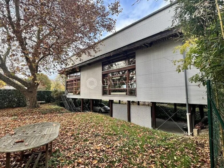 Bureau dans Issy-les-Moulineaux à louer - Photo de l’immeuble – Image 1 sur 8