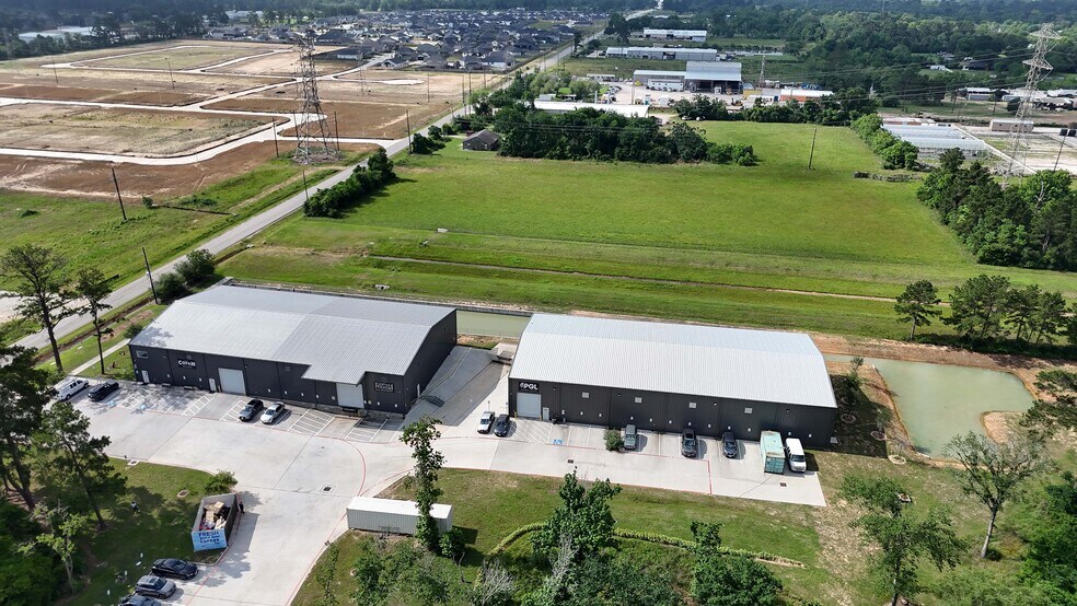 1014 Lizzie Ln, Tomball, TX à louer - Photo de l’immeuble – Image 3 sur 5