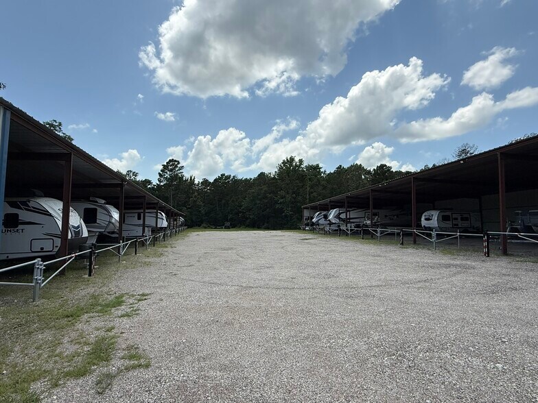 515 State Highway 156, Pointblank, TX à vendre - Photo de l’immeuble – Image 3 sur 14