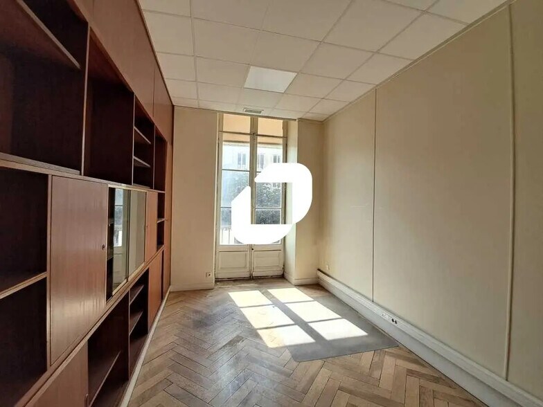 Bureau dans Bordeaux à louer - Photo de l’immeuble – Image 3 sur 6