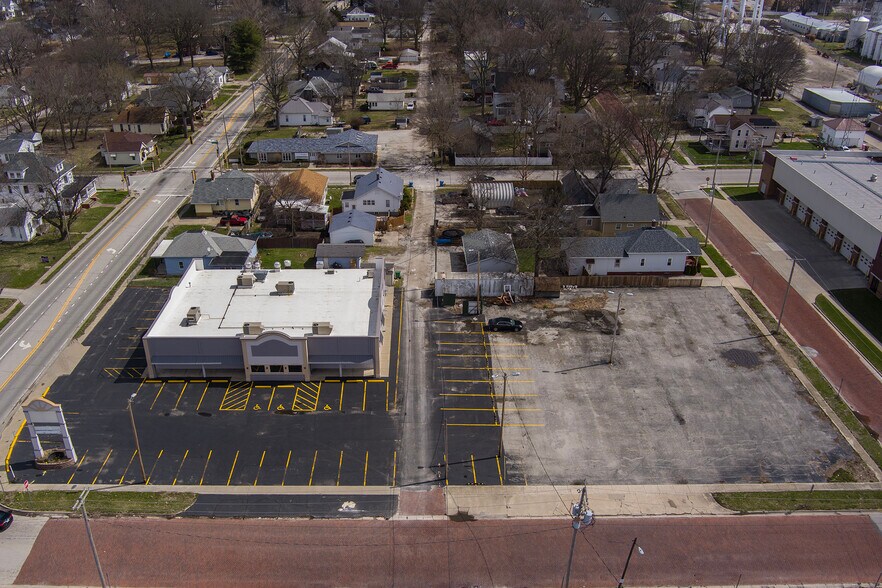 102 E Park St, Taylorville, IL à louer - Photo de l’immeuble – Image 3 sur 123