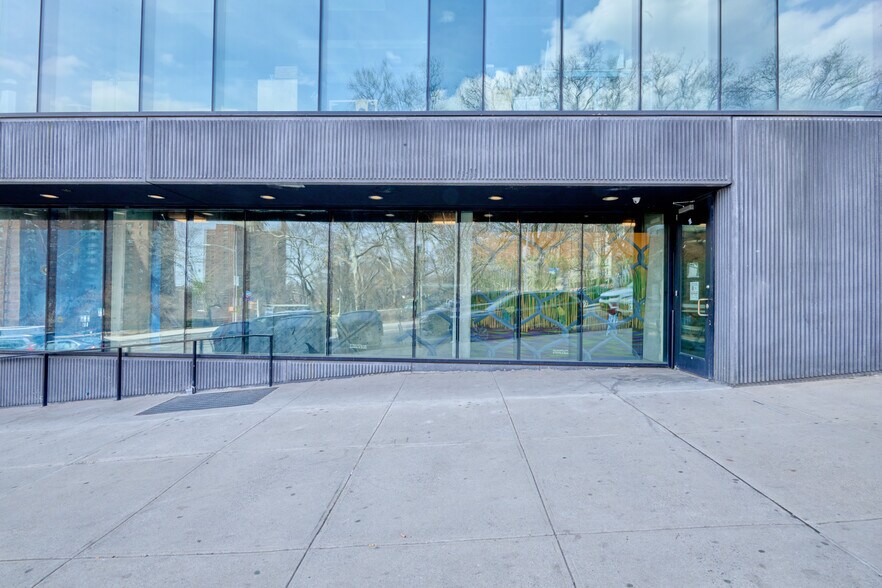 898 Saint Nicholas Ave, New York, NY à louer - Photo de l’immeuble – Image 2 sur 11