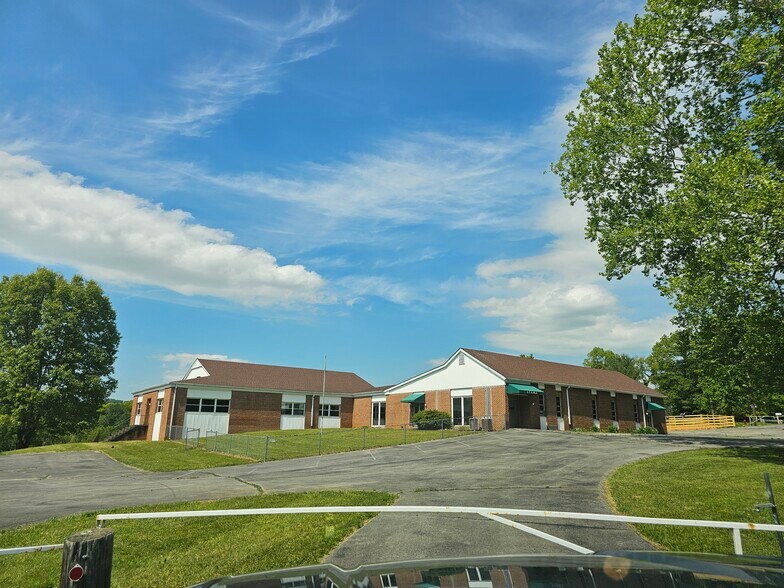 208 V I Ranch Rd, Bristol, TN à louer - Photo de l’immeuble – Image 1 sur 2