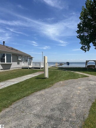 Plus de détails pour 10360 West Shore Dr, Houghton Lake, MI - Hôtellerie à vendre