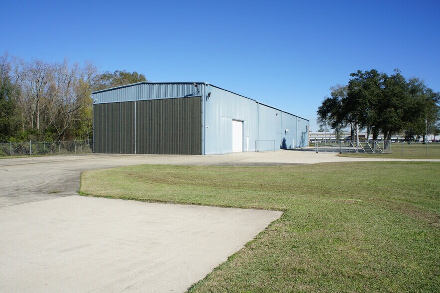 3505 W Admiral Doyle Dr, New Iberia, LA à louer - Photo de l’immeuble – Image 3 sur 19