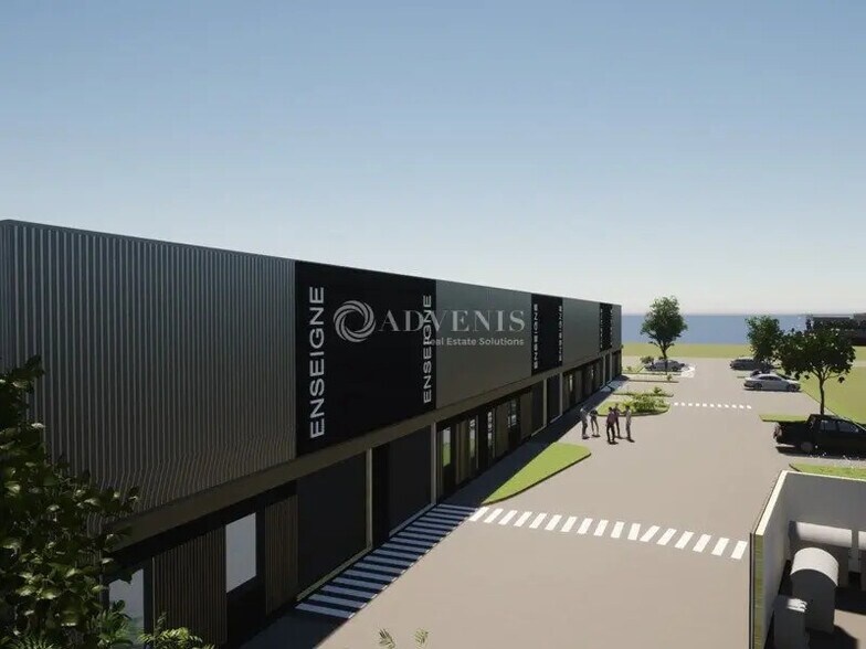 Local d'activités dans à vendre - Photo de l’immeuble – Image 3 sur 5