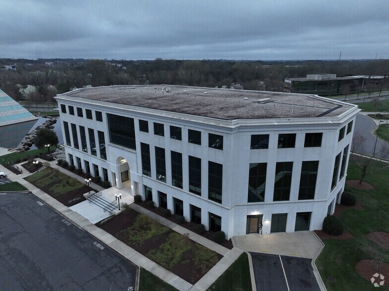 9144 Arrowpoint Blvd, Charlotte, NC à vendre – Image 3 sur 27