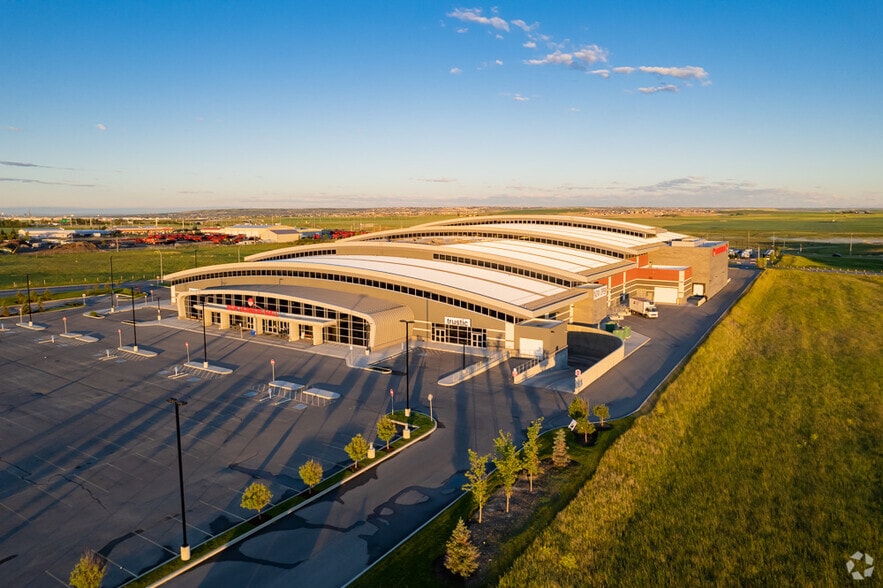 260130 Writing Creek Cres, Calgary, AB à vendre - Aérien – Image 3 sur 6