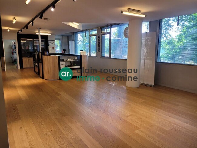 Plus de détails pour Local commercial à louer