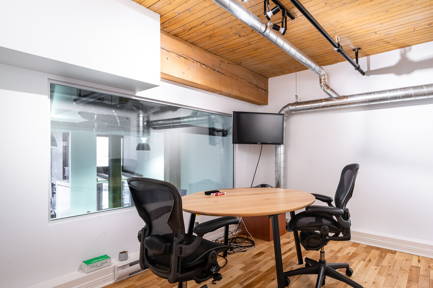 387 Rue Saint-Paul O, Montréal, QC à vendre - Photo intérieure – Image 2 sur 12