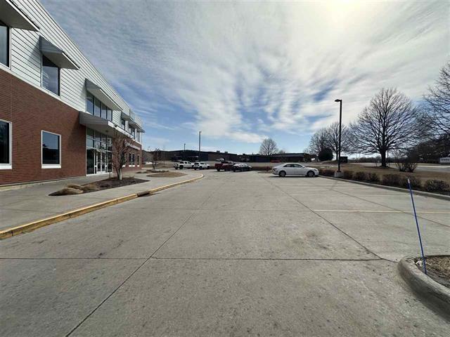 2545 N Dodge St, Iowa City, IA à louer - Photo de l’immeuble – Image 3 sur 4