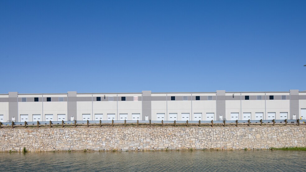 18200 Interstate 35, Buda, TX à louer - Photo de l’immeuble – Image 2 sur 8