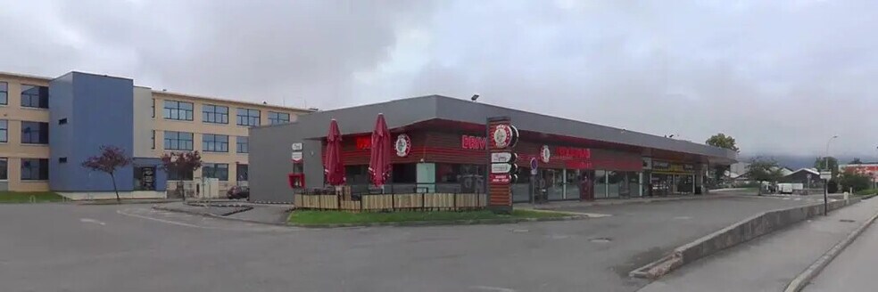 Local d’activités dans Pontarlier à louer - Photo de l’immeuble – Image 2 sur 4