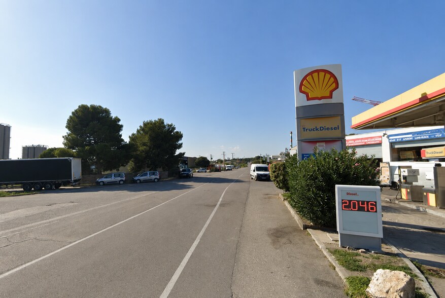 883 Avenue Denis Papin, Rognac à louer - Photo de l’immeuble – Image 3 sur 5