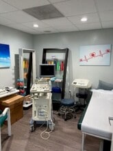 2231 N University Dr, Pembroke Pines, FL à louer Photo intérieure– Image 1 sur 10