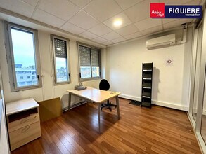 565 Rue Marcelin Berthelot, Aix-en-Provence à louer Photo de l’immeuble– Image 2 sur 5