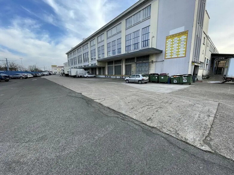 Bureau dans Bobigny à louer - Photo de l’immeuble – Image 1 sur 10