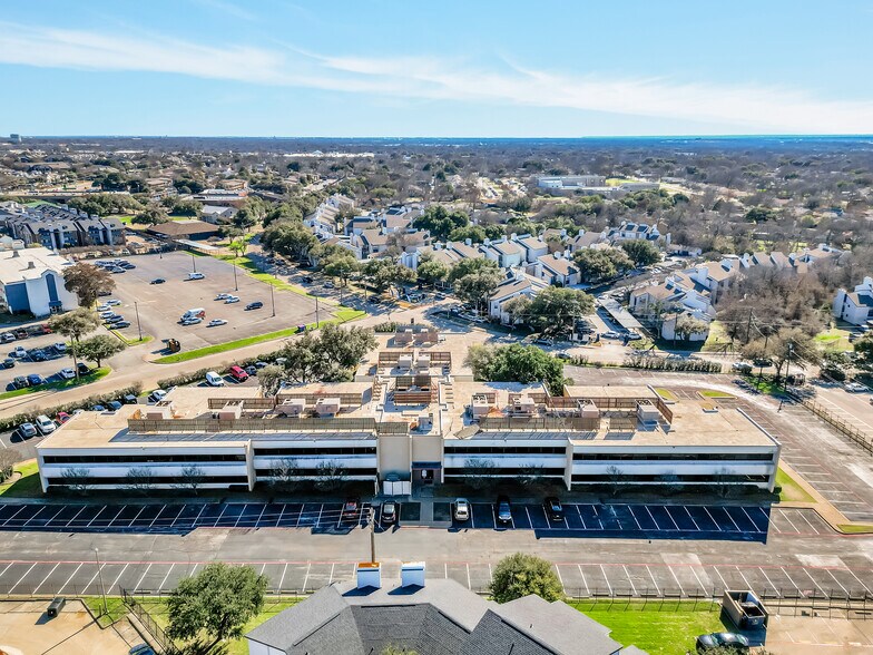 11325 Pegasus St, Dallas, TX à vendre - Photo de l’immeuble – Image 2 sur 7