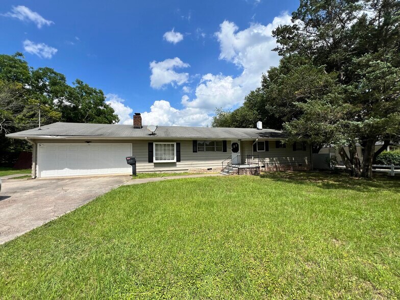6108 Oak Forest Dr, Raleigh, NC à louer - Photo de l’immeuble – Image 1 sur 6