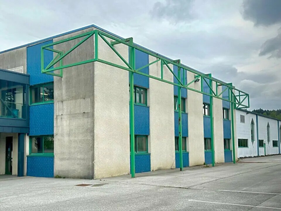 Local d'activités dans Oyonnax à vendre Photo de l’immeuble– Image 1 sur 4