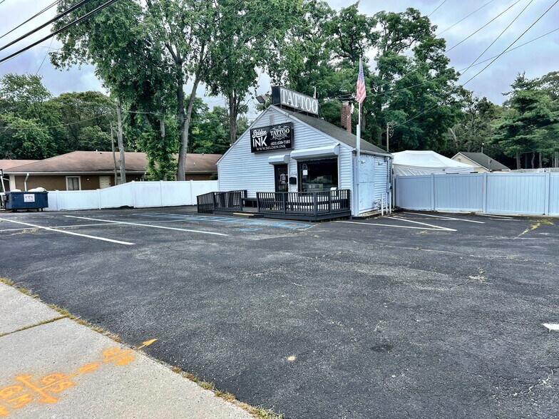 262 Middle Country Rd, Selden, NY à vendre - Photo de l’immeuble – Image 2 sur 10