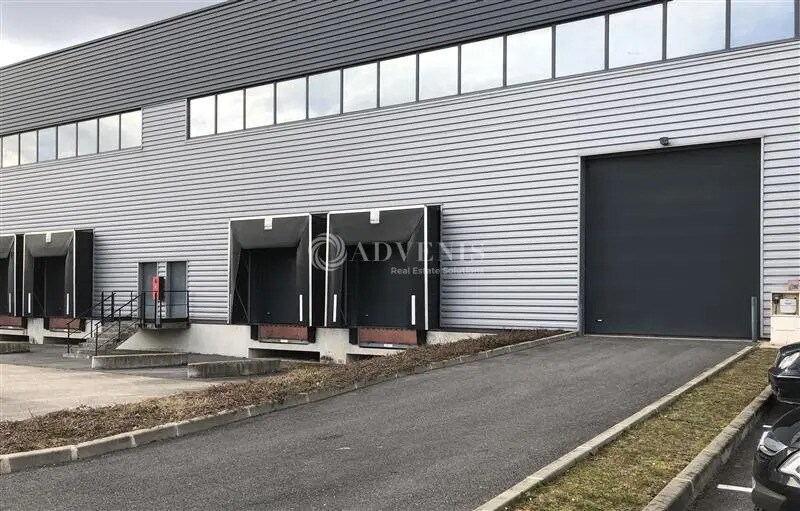 Local d’activités dans Lieusaint à louer - Photo de l’immeuble – Image 3 sur 13