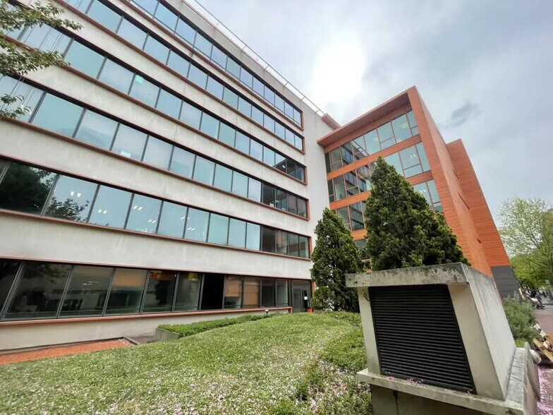 Bureau dans Montreuil à louer - Photo de l’immeuble – Image 3 sur 10
