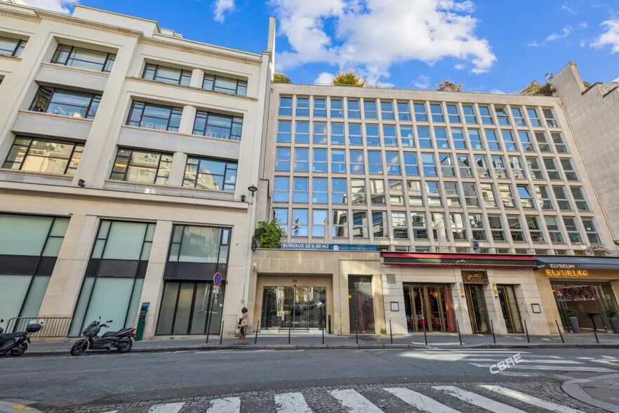 20 Rue Quentin-Bauchart, Paris à louer - Photo de l’immeuble – Image 1 sur 21