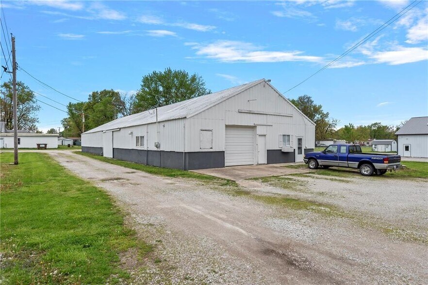 200 Park Ave, Pana, IL à vendre - Photo de l’immeuble – Image 3 sur 13